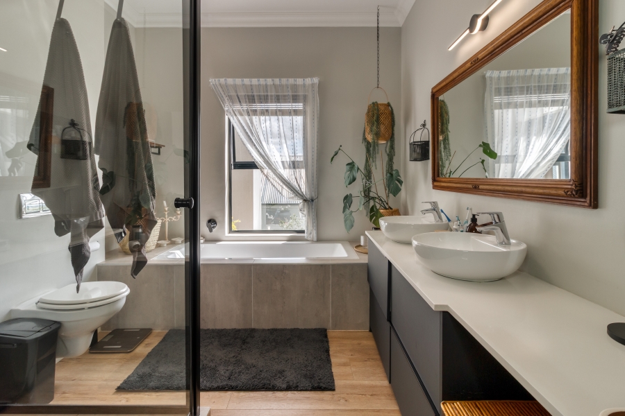 3 Bedroom Property for Sale in Aan de Wijnlanden Western Cape